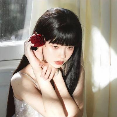 甜蜜寂寞女孩